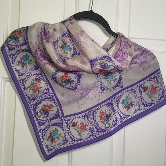 Honey Vintage Silk Scarf - Picture 2 of 16